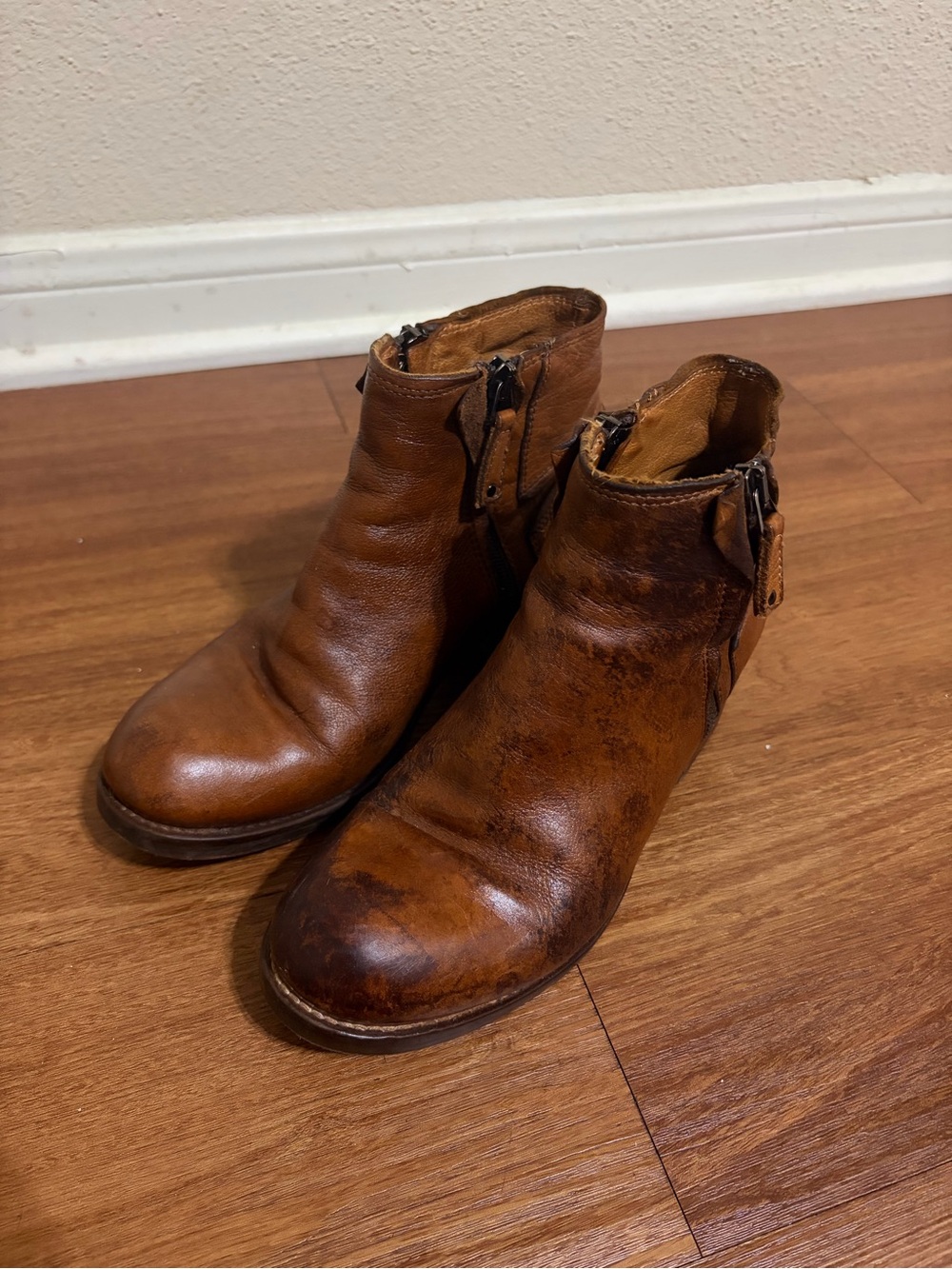 Distressed Brown Leather Double Side Zip Booties VGUC Size 7.5/8 2” Heel Unique